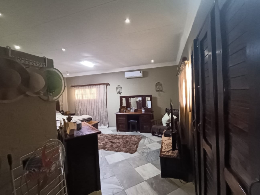 5 Bedroom Property for Sale in Mooinooi North West